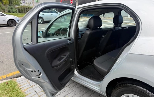 imagem-https://www.socarrao.com.br/sc-vehicle-images-prod/1000778/1786742105159-7909336_18_B_f7d9b2105f.jpeg