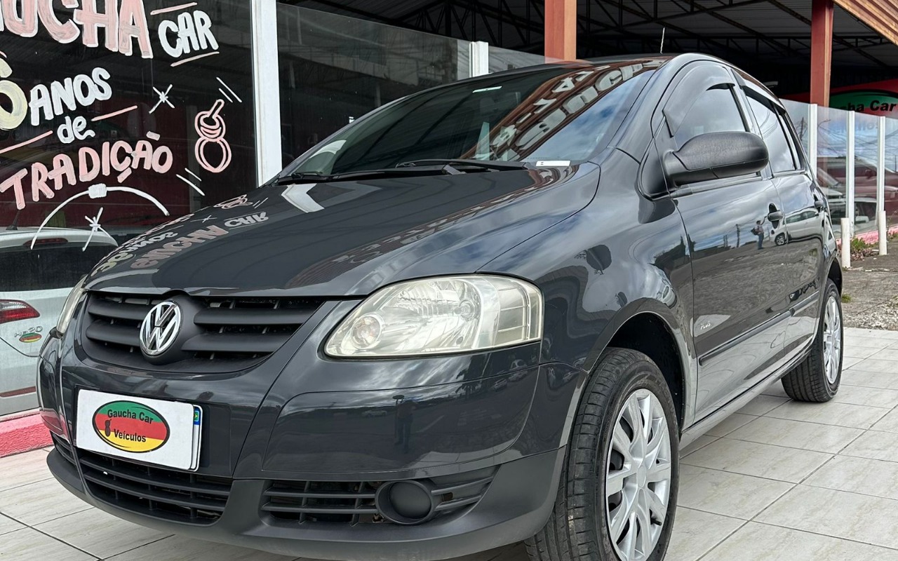 Volkswagen Fox Plus 1.6Mi/ 1.6Mi Total Flex 8V 4p na cor Cinza em Curitiba / PR - 1001465