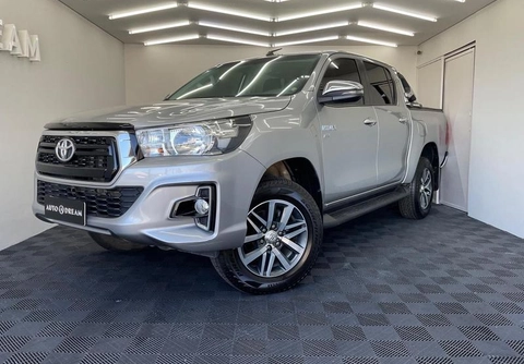 Toyota Hilux 2020 Prata — foto 1 de 3