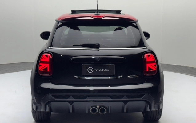 imagem-https://www.socarrao.com.br/sc-vehicle-images-prod/1005559/1776200919738-ebde58ee-7164-4fe7-88e7-296434bdda92.jpg