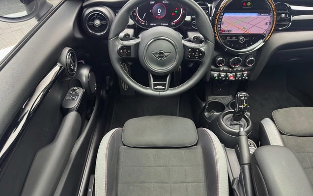 imagem-https://www.socarrao.com.br/sc-vehicle-images-prod/1005559/1776200919743-f3f61764-a816-4b7c-903c-28197d7a3526.jpg