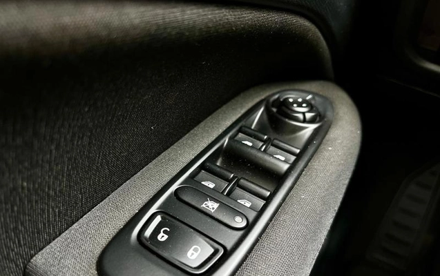 imagem-https://www.socarrao.com.br/sc-vehicle-images-prod/1005592/1786026775337-6800020_12_B_62a69f1873.jpeg