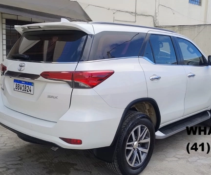 Toyota Hilux SW4 2017 Branco — foto 1 de 3
