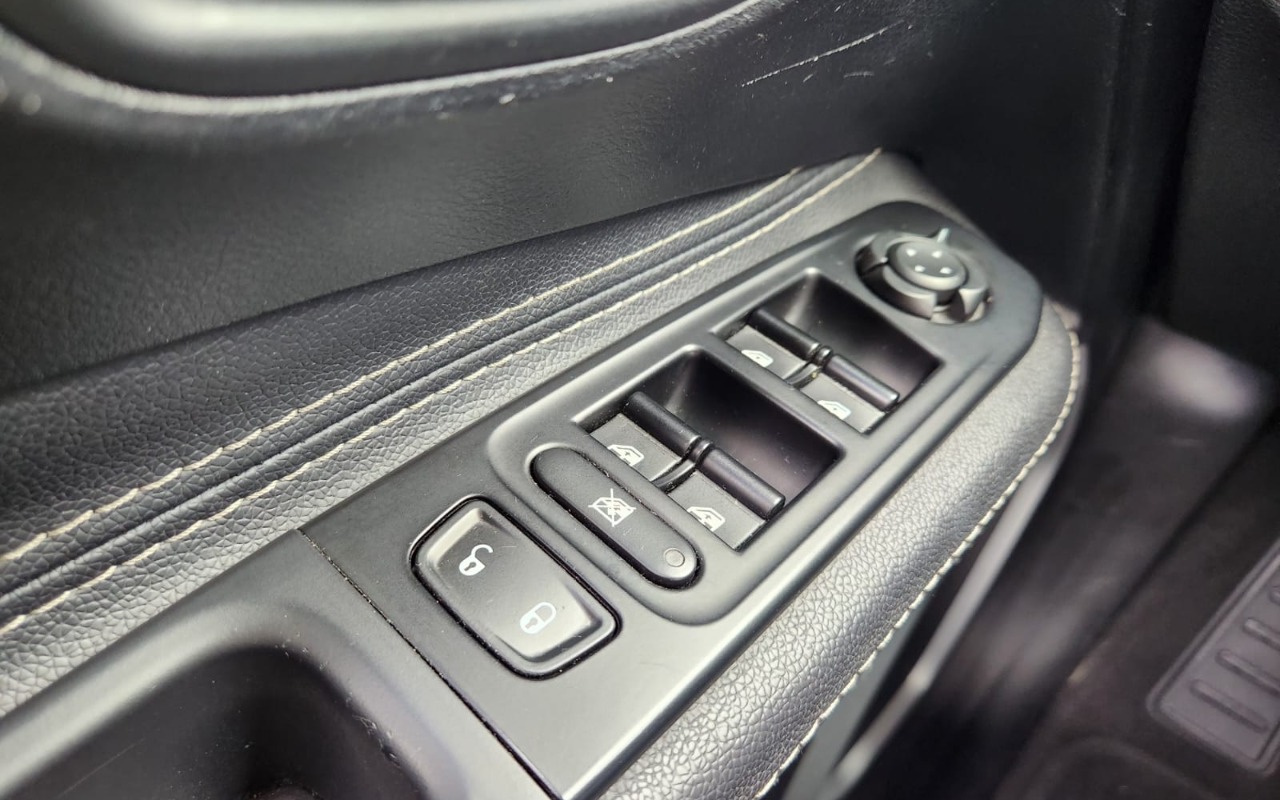 imagem-https://www.socarrao.com.br/sc-vehicle-images-prod/1007252/1776265211835-V2hhdHNBcHAgSW1hZ2UgMjAyNi0wNC0xNSBhdCAxMC4zMS40MSAoNCkuanBlZw.jpeg