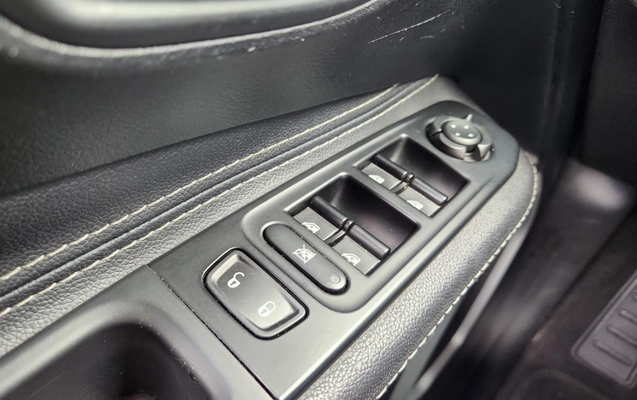imagem-https://www.socarrao.com.br/sc-vehicle-images-prod/1007252/1776265211835-V2hhdHNBcHAgSW1hZ2UgMjAyNi0wNC0xNSBhdCAxMC4zMS40MSAoNCkuanBlZw.jpeg