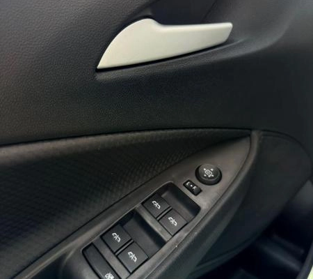 imagem-https://www.socarrao.com.br/sc-vehicle-images-prod/1008025/1785596230186-7972754_8_B_ac6e6838d4.jpeg