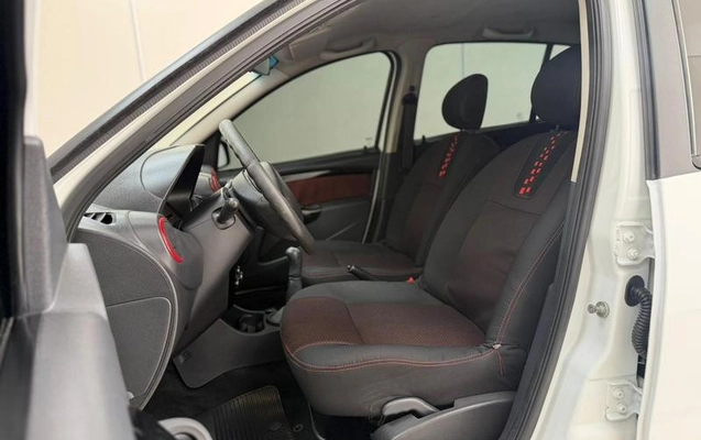 imagem-https://www.socarrao.com.br/sc-vehicle-images-prod/1008142/1784036069430-7849624_14_B_fd196d525f.jpeg