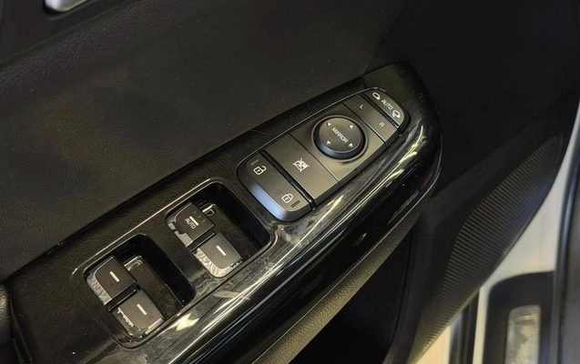 imagem-https://www.socarrao.com.br/sc-vehicle-images-prod/1008329/1789139128933-7996773_15_B_0371626c78.jpeg