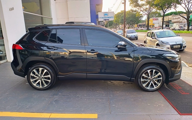 imagem-https://www.socarrao.com.br/sc-vehicle-images-prod/1008408/1776286501239-VE9ZT1RBIENPUk9MTEEgQ1JPU1MgMi4wIFhSRSBESVJFQ1QgU0hJRlQgMjAyMyBQUkVUQSA2LmpwZw.jpg
