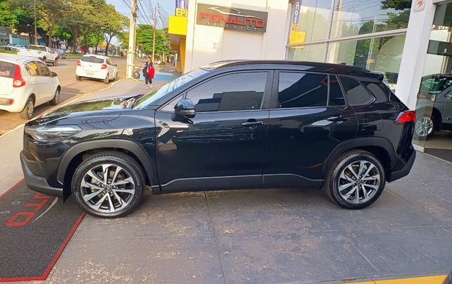 imagem-https://www.socarrao.com.br/sc-vehicle-images-prod/1008408/1776286501355-VE9ZT1RBIENPUk9MTEEgQ1JPU1MgMi4wIFhSRSBESVJFQ1QgU0hJRlQgMjAyMyBQUkVUQSA3LmpwZw.jpg