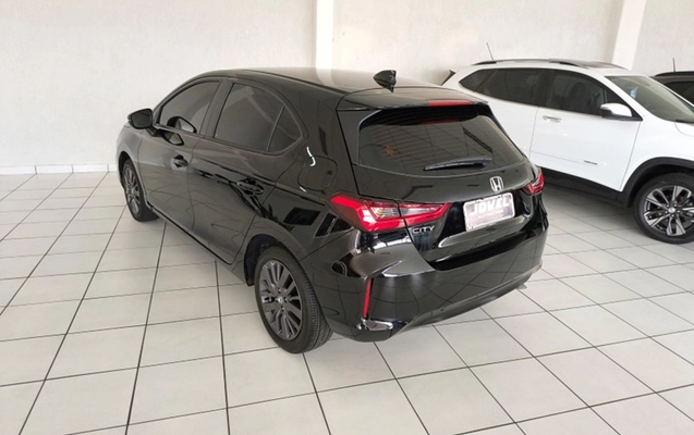 imagem-https://www.socarrao.com.br/sc-vehicle-images-prod/1010295/1776357033323-4129a68e-6a11-403d-b3e7-c7109edcbc70.jpg
