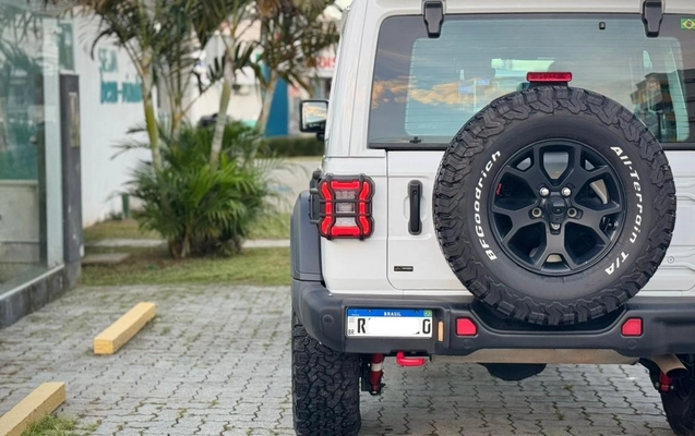 imagem-https://www.socarrao.com.br/sc-vehicle-images-prod/1010517/1776362777186-85bae23b-5e05-4b8d-be12-b5d63b01a496.jpg