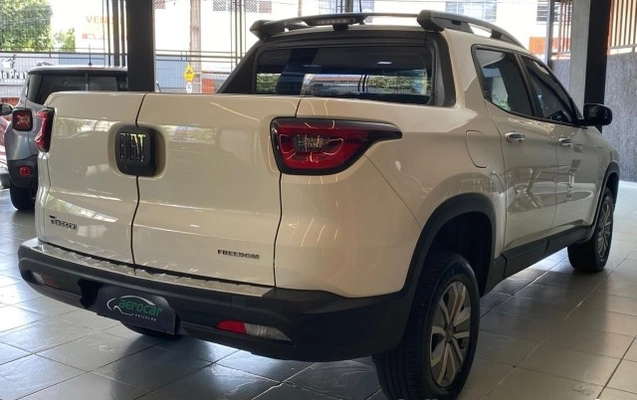 imagem-https://www.socarrao.com.br/sc-vehicle-images-prod/1010522/1776363085160-640_480_fiat-toro-freedom-1-8-at6-4x2-flex-18-19-b7986a-7.jpg