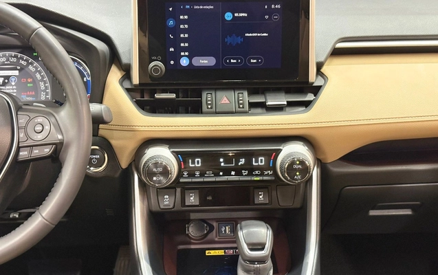 imagem-https://www.socarrao.com.br/sc-vehicle-images-prod/1010903/1776367609808-VE9ZT1RBIFJBVjQgMi41IFNYIENPTk5FQ1QgNHg0IEjDjUJSSURPIC0gMjAyNCAtIEFaVUwgLSBSWVc4RjU1ICgxOSkuanBn.jpg