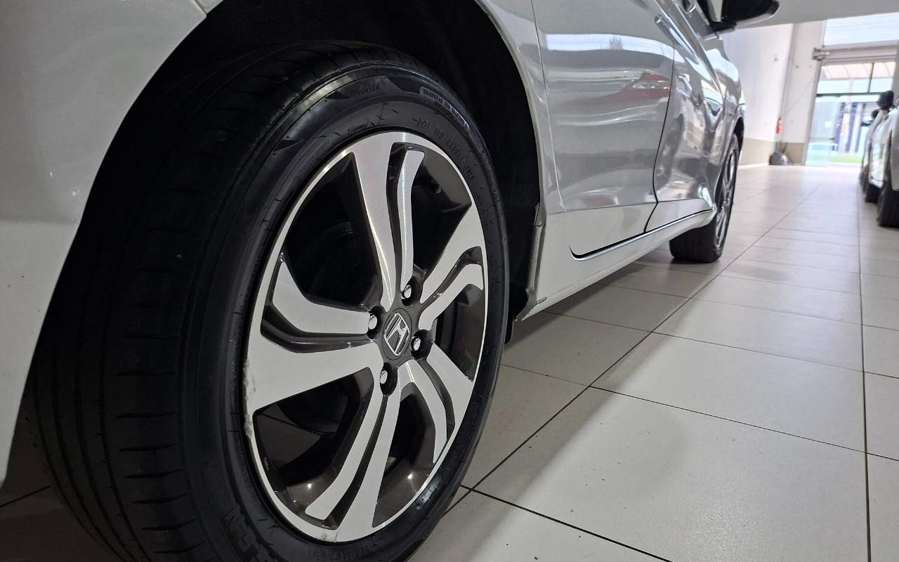 imagem-https://www.socarrao.com.br/sc-vehicle-images-prod/1011459/1776384839260-MjIuanBn.jpg