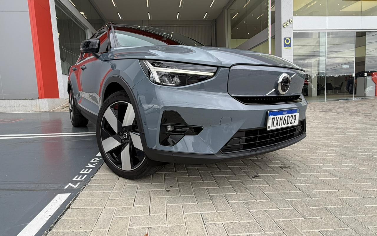 Volvo XC40 Twin Ultimate (Elétrico) na cor Cinza em Curitiba / PR - 1013106