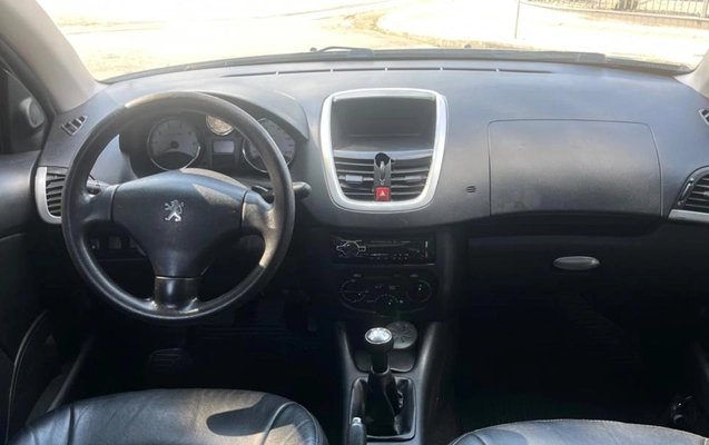 imagem-https://www.socarrao.com.br/sc-vehicle-images-prod/1014011/1776449026128-SU1HLTIwMjYwNDE3LVdBMDA5Ny5qcGc.jpg