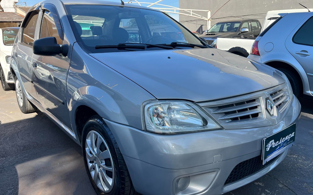 Renault Logan Privilège Hi-Flex 1.6 8V 4p na cor Prata em Maringá / PR - 1014068