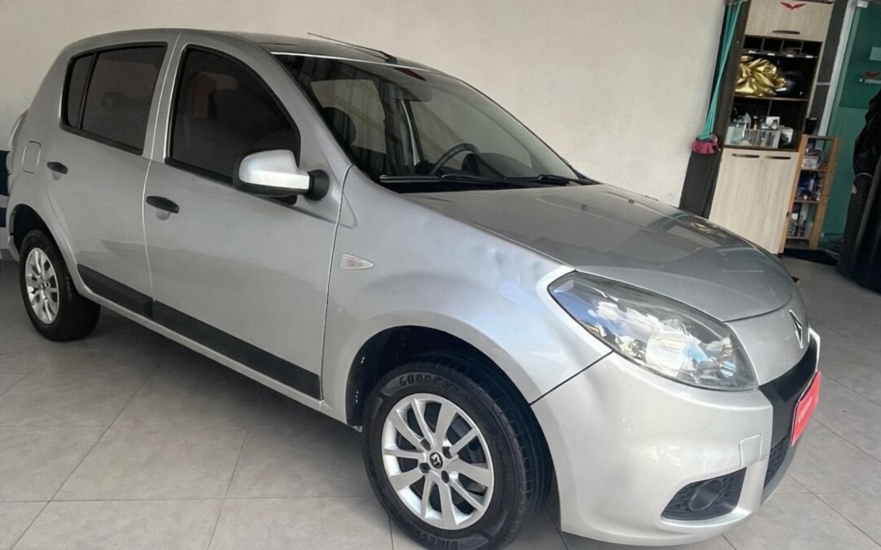Renault Sandero 2014 Prata — foto 1 de 3