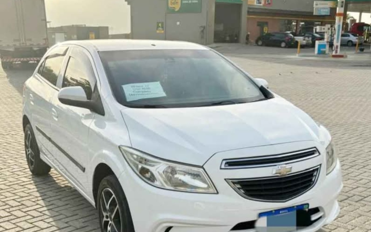 Chevrolet Onix 2016 Branco — foto 1 de 3