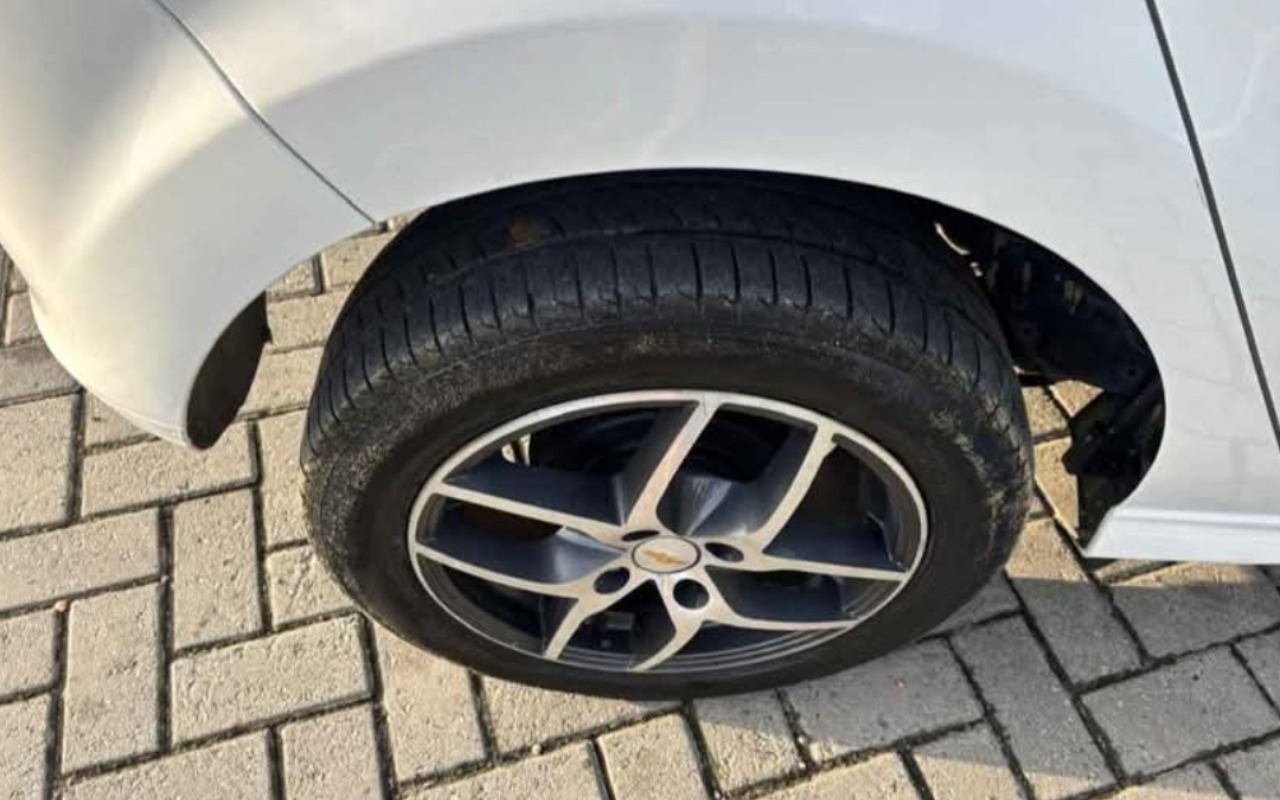 imagem-https://www.socarrao.com.br/sc-vehicle-images-prod/1015080/1776474776415-U2NyZWVuc2hvdF8yMDI2LTA0LTA4LTExLTIzLTEwLTYxM19jb20uZmFjZWJvb2sua2F0YW5hLWVkaXQuanBn.jpg
