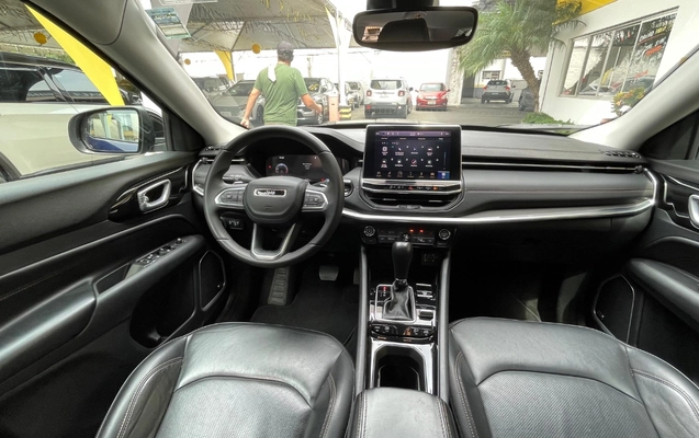 imagem-https://www.socarrao.com.br/sc-vehicle-images-prod/1015826/1776526067100-OTRhNTI1YTEtMTUyYi00YjJkLTgxYmItZjA5OGIxNzU1YmU1LmpwZWc.jpeg