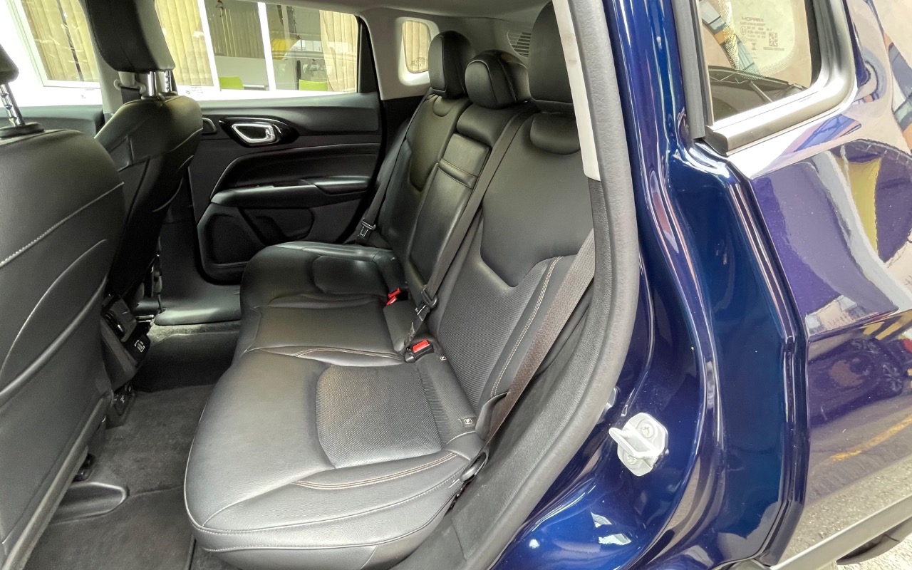 imagem-https://www.socarrao.com.br/sc-vehicle-images-prod/1015826/1776526067961-ZGNmMzM3MWItMTVkZC00ZDBkLTgyNTAtNjJjYTI4ODFhNmIyLmpwZWc.jpeg