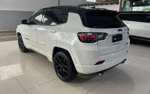 imagem-https://www.socarrao.com.br/sc-vehicle-images-prod/1015942/1786467327900-7952442_1_B_c066da407d.jpeg
