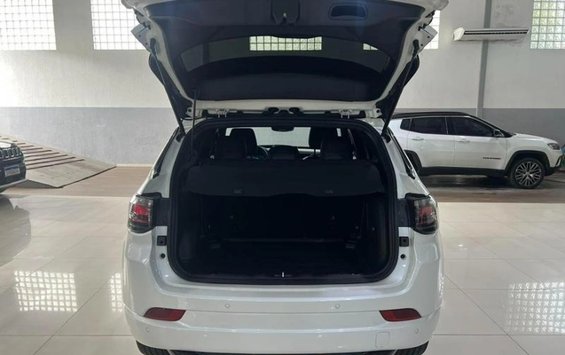 imagem-https://www.socarrao.com.br/sc-vehicle-images-prod/1015942/1786467327918-7952442_1_B_3802fcdaab.jpeg