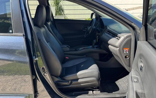 imagem-https://www.socarrao.com.br/sc-vehicle-images-prod/1016217/1788962171376-8008302_14_B_b684bd3509.jpeg
