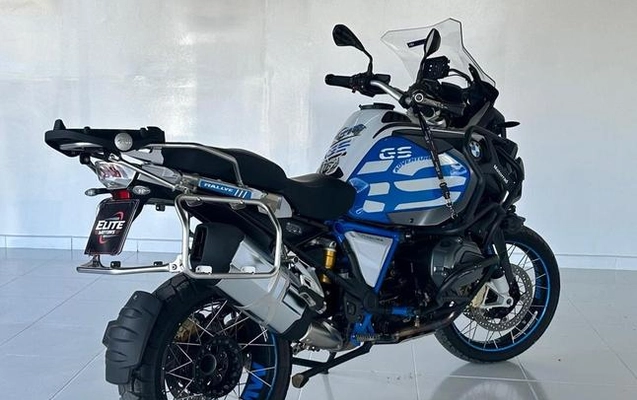 imagem-https://www.socarrao.com.br/sc-vehicle-images-prod/1016571/1789398300424-8000612_3_B_ff228b83bd.jpeg
