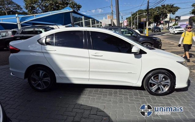 imagem-https://www.socarrao.com.br/sc-vehicle-images-prod/1018071/1776699407141-0752cad4-85d7-4279-ad97-db79a8875a6d20260420082146.jpeg