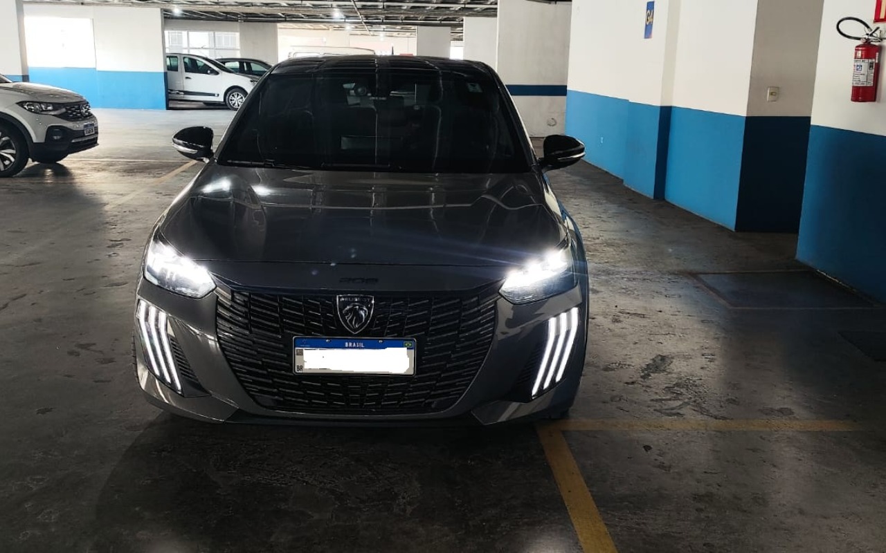Peugeot 208 2025 Cinza — foto 1 de 3