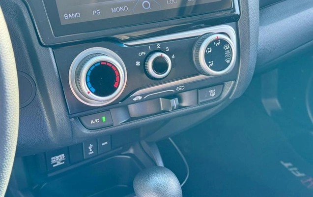 imagem-https://www.socarrao.com.br/sc-vehicle-images-prod/1019271/1789388506342-8012001_15_B_08e781d788.jpeg