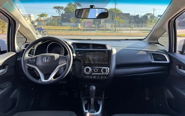 imagem-https://www.socarrao.com.br/sc-vehicle-images-prod/1019271/1789388506343-8012001_15_B_bf284241fe.jpeg