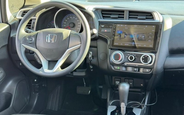 imagem-https://www.socarrao.com.br/sc-vehicle-images-prod/1019271/1789388506343-8012001_19_B_938ca71045.jpeg