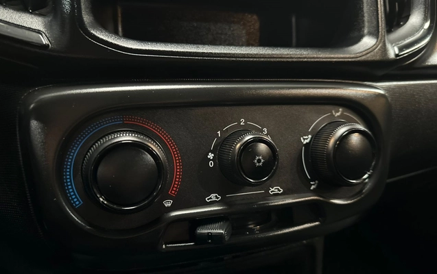 imagem-https://www.socarrao.com.br/sc-vehicle-images-prod/1020303/1776792342396-3_083136.jpg