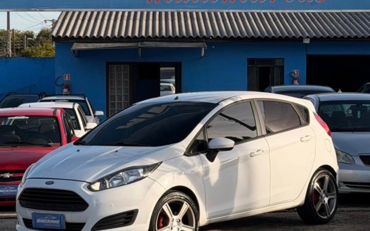 Ford Fiesta 1.5 16V Flex Mec. 5p na cor Branco em Pinhais / PR - 1022291
