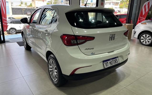 imagem-https://www.socarrao.com.br/sc-vehicle-images-prod/1022342/1776880644133-1_025558.jpg