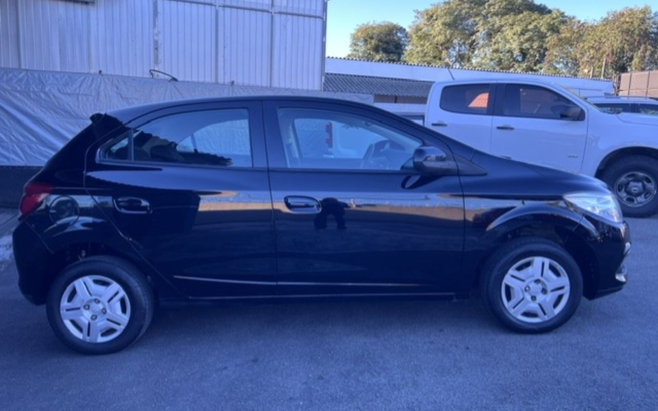 imagem-https://www.socarrao.com.br/sc-vehicle-images-prod/1022497/1778683299642-ODMxYWZkMzQtMzRiZS00YjdiLTk5YWMtZjU2NmQyZDE4NWRlLmpwZw.jpg
