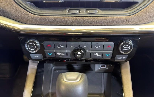 imagem-https://www.socarrao.com.br/sc-vehicle-images-prod/1022854/1790799915139-8011302_8_B_8c80372419.jpeg