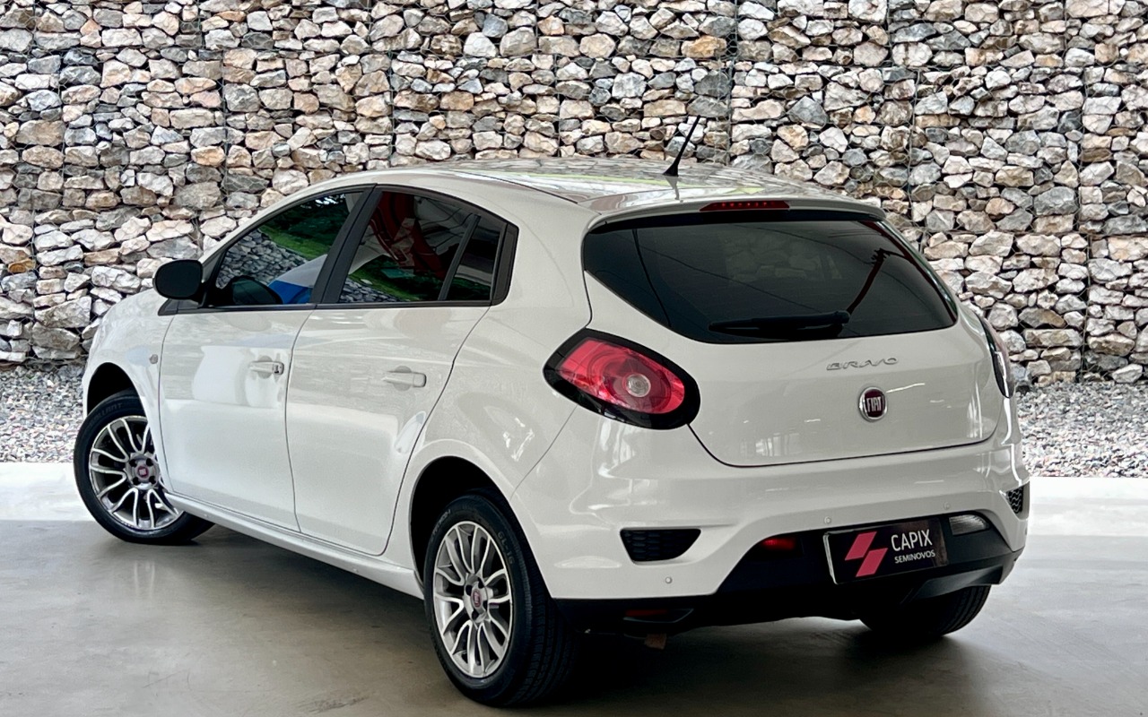 imagem-https://www.socarrao.com.br/sc-vehicle-images-prod/1023141/1776899513337-SU1HXzYyODIuanBn.jpg
