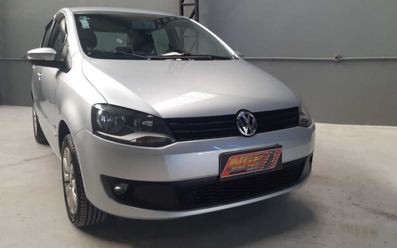 Volkswagen Fox 1.6 Mi Total Flex 8V 5p na cor Prata no Porto Alegre / RS - 1023204