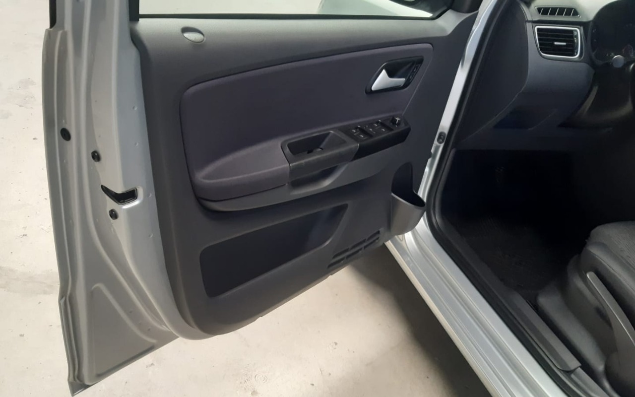 imagem-https://www.socarrao.com.br/sc-vehicle-images-prod/1023204/1776902175492-V2hhdHNBcHAgSW1hZ2UgMjAyNi0wNC0yMiBhdCAxOS4xMC4xMCAoMSkuanBlZw.jpeg