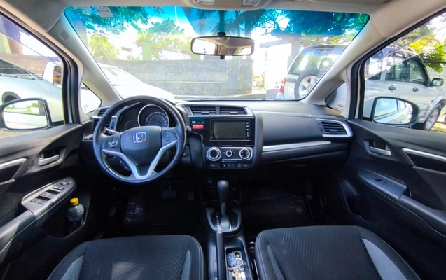 imagem-https://www.socarrao.com.br/sc-vehicle-images-prod/1025517/1776978090015-SU1HXzIwMjYwNDIzXzEwMjgwNiAoQ29weSkuanBn.jpg