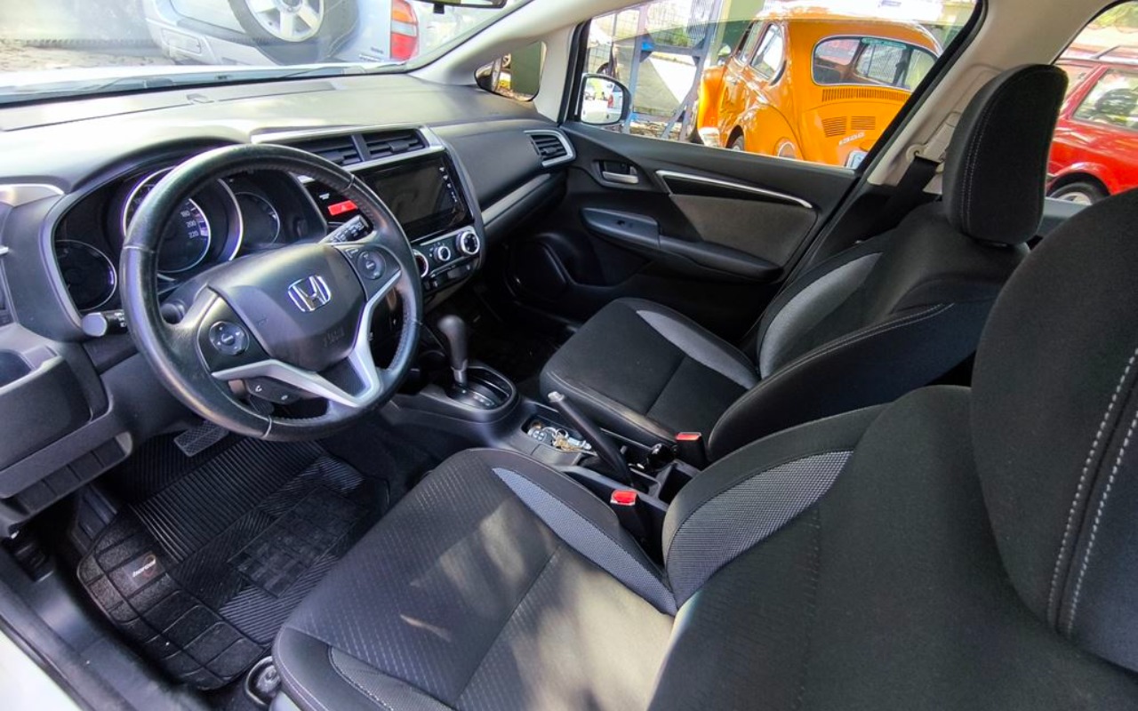 imagem-https://www.socarrao.com.br/sc-vehicle-images-prod/1025517/1776978090428-SU1HXzIwMjYwNDIzXzEwMjkyOSAoQ29weSkuanBn.jpg