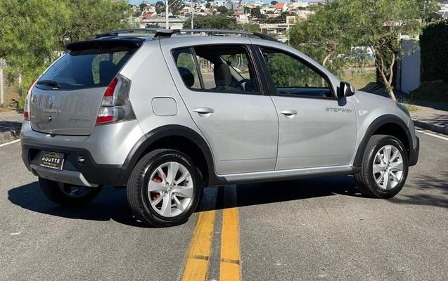 imagem-https://www.socarrao.com.br/sc-vehicle-images-prod/1025883/1782148499231-7993852_13_B_1e647667f4.jpeg