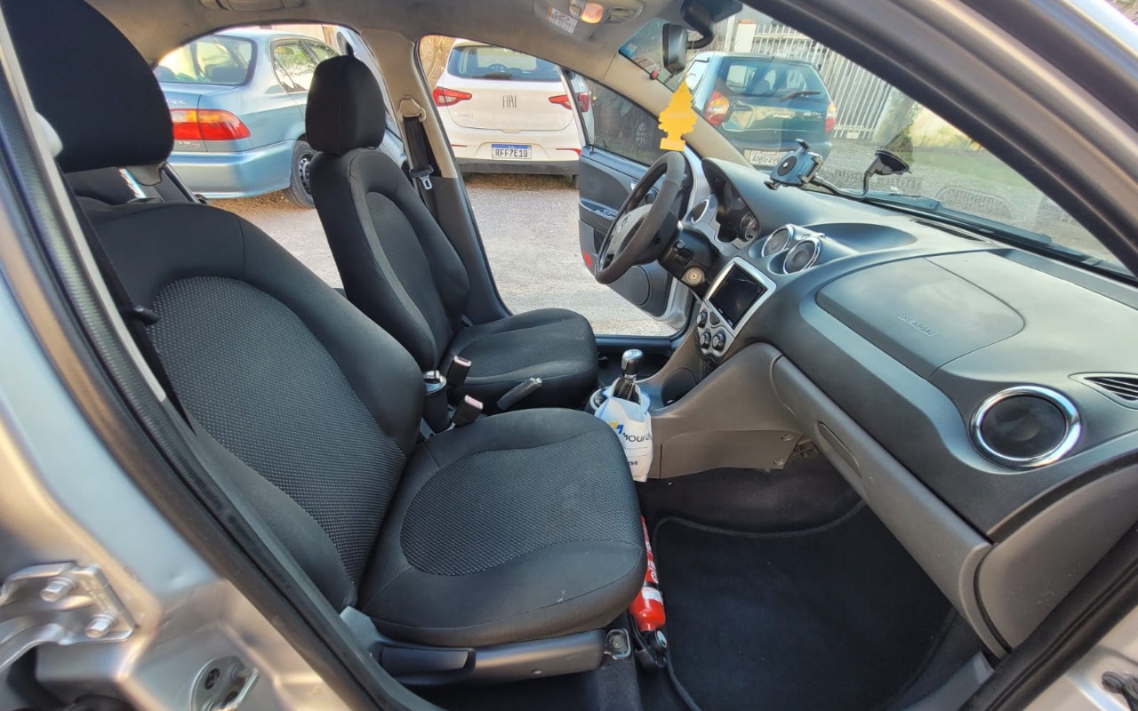 imagem-https://www.socarrao.com.br/sc-vehicle-images-prod/1025887/1776972004097-V2hhdHNBcHAgSW1hZ2UgMjAyNi0wNC0yMCBhdCAxNC40Mi4wNSAoMykuanBlZw.jpeg
