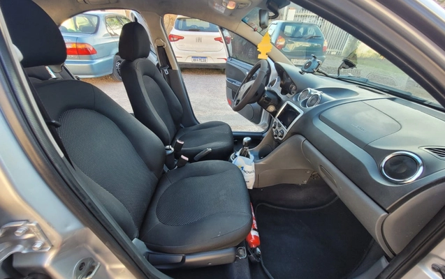 imagem-https://www.socarrao.com.br/sc-vehicle-images-prod/1025887/1776972004097-V2hhdHNBcHAgSW1hZ2UgMjAyNi0wNC0yMCBhdCAxNC40Mi4wNSAoMykuanBlZw.jpeg