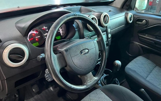 imagem-https://www.socarrao.com.br/sc-vehicle-images-prod/1026161/1776973894702-7910631_14_B_31ef2fba12.jpeg
